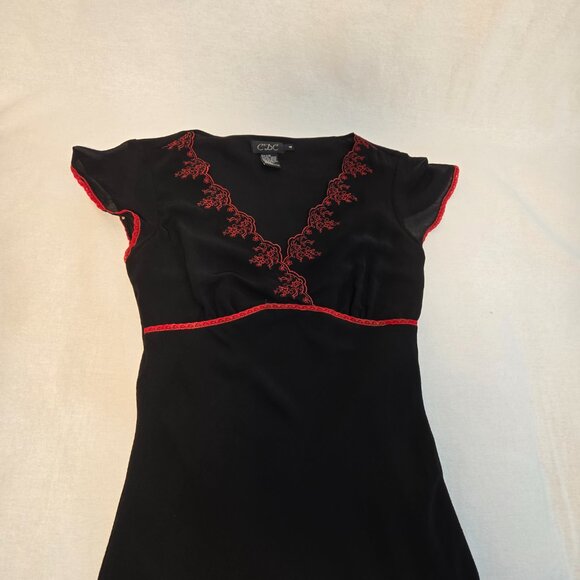 CDC Whimsigoth Y2K Black Mesh Sheer Red Lace Babydoll Asymmetrical Dress Size 4. - Picture 7 of 14